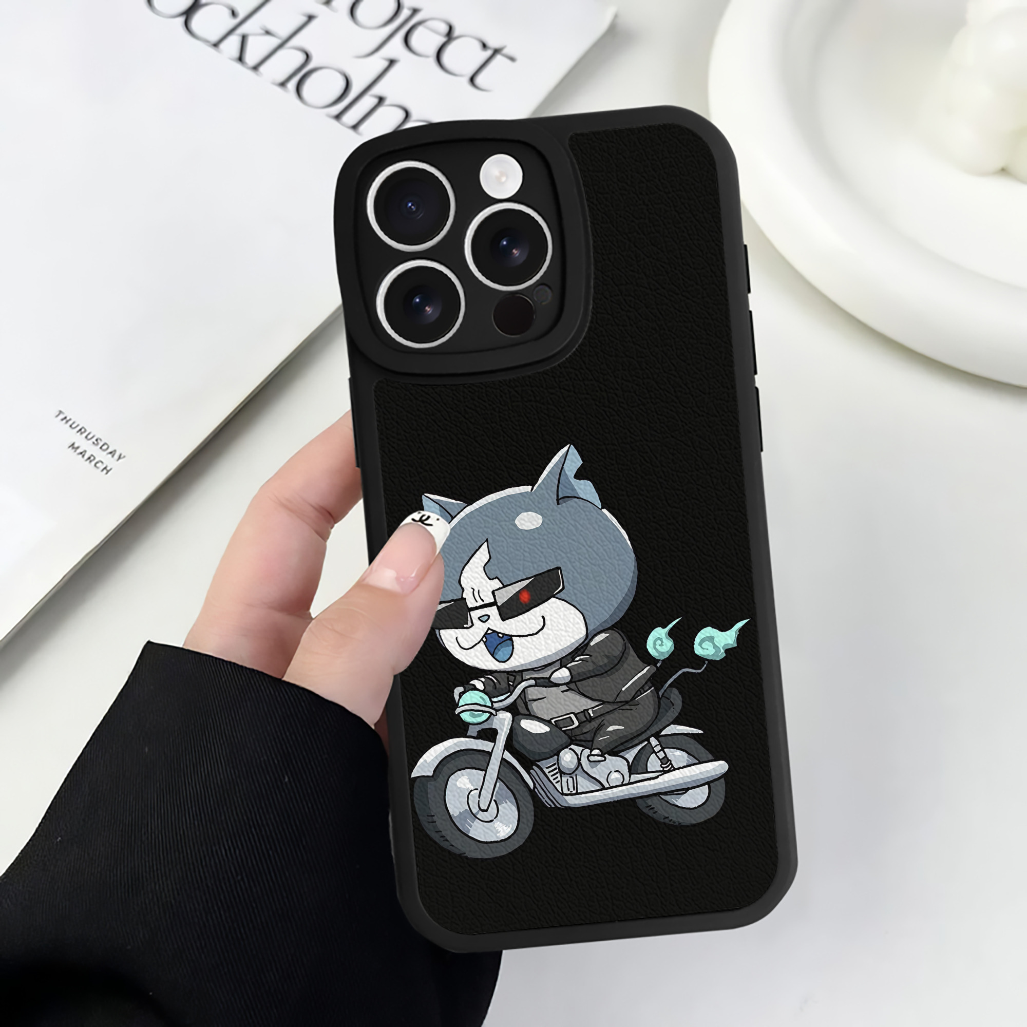 （画像用） 妖怪ウォッチ Yo-kai Watch 【iPhone 16シリーズ対応】シリコンスマホケース（レザー調） 材質：シリコン